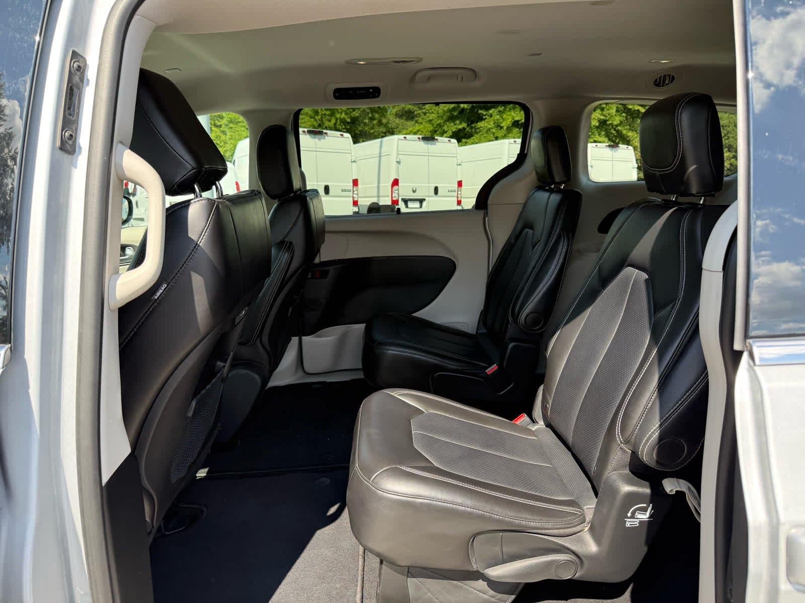 Used 2024 Silver Mist Clearcoat Chrysler Touring L image 25