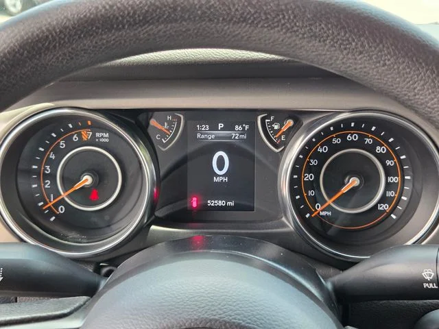 Used 2022  Jeep Sport image 21