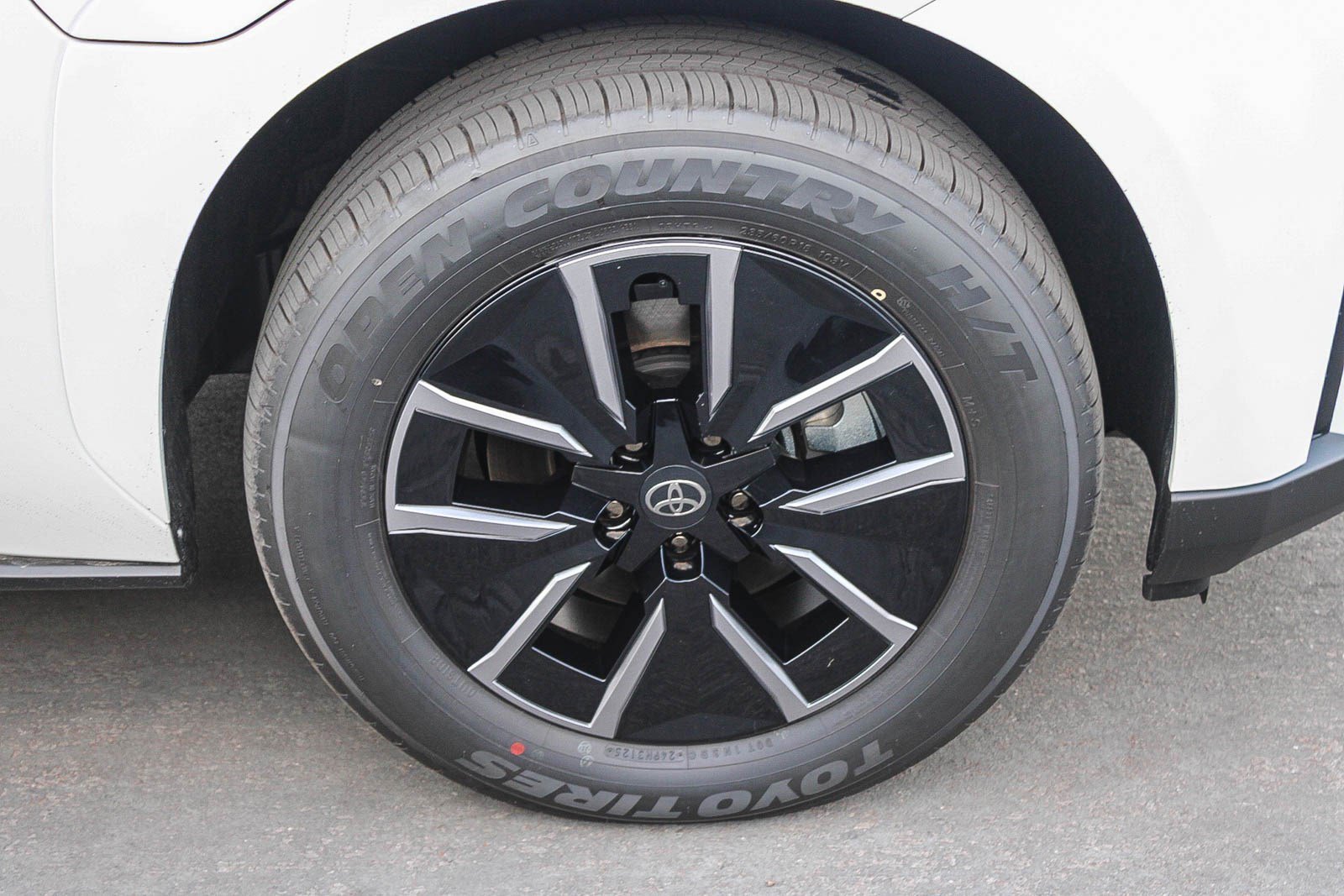 New 2026 Wind Chill Pearl <sup>1</sup> Toyota  XLE image 10
