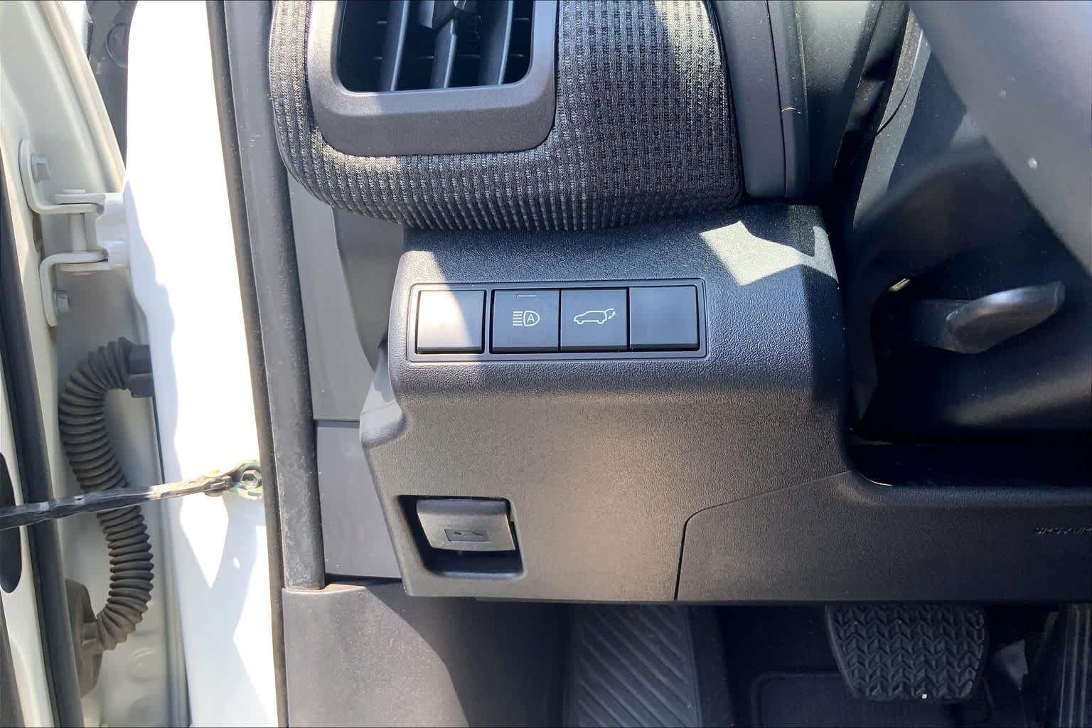 Used 2024 Wind Chill Pearl Toyota XLE image 35