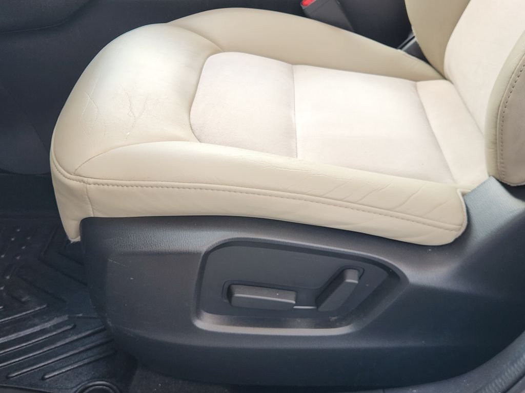 Used 2019 Snowflake White Pearl Mazda Touring image 23