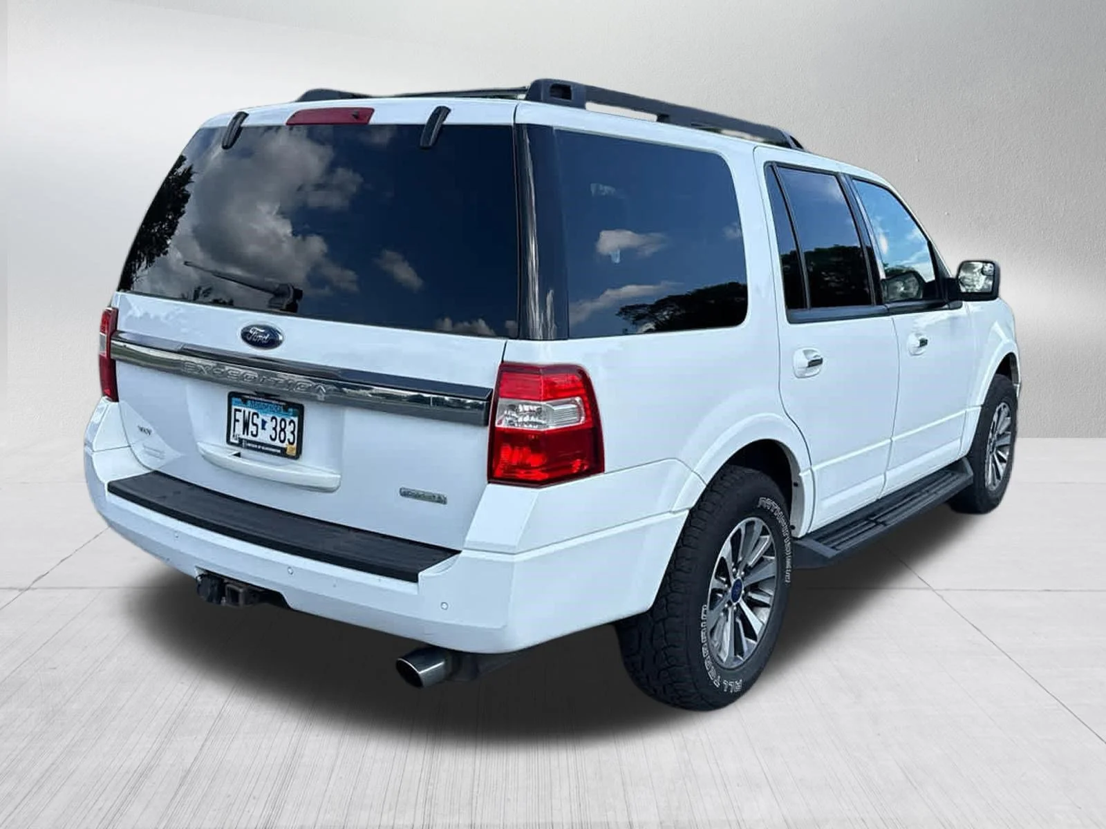 Used 2017 Oxford White Ford XLT image 10