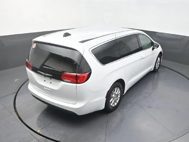 New 2027 Bright White Clear-Coat Paint Chrysler LX image 16