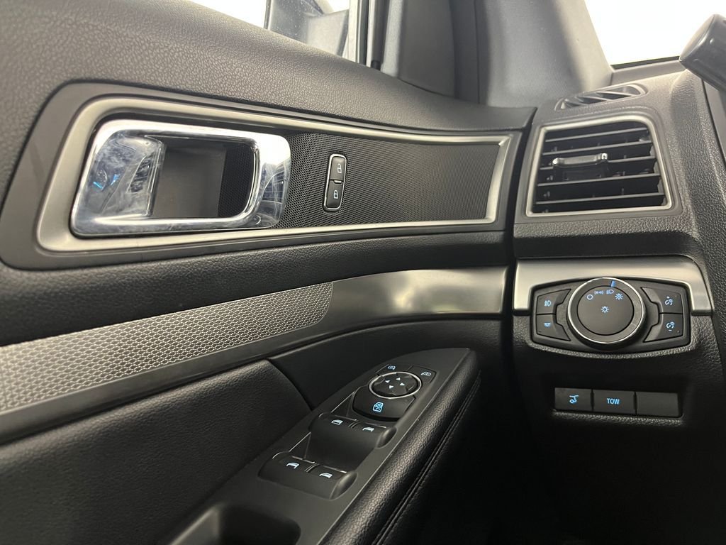 Used 2018 Magnetic Metallic Ford XLT image 25