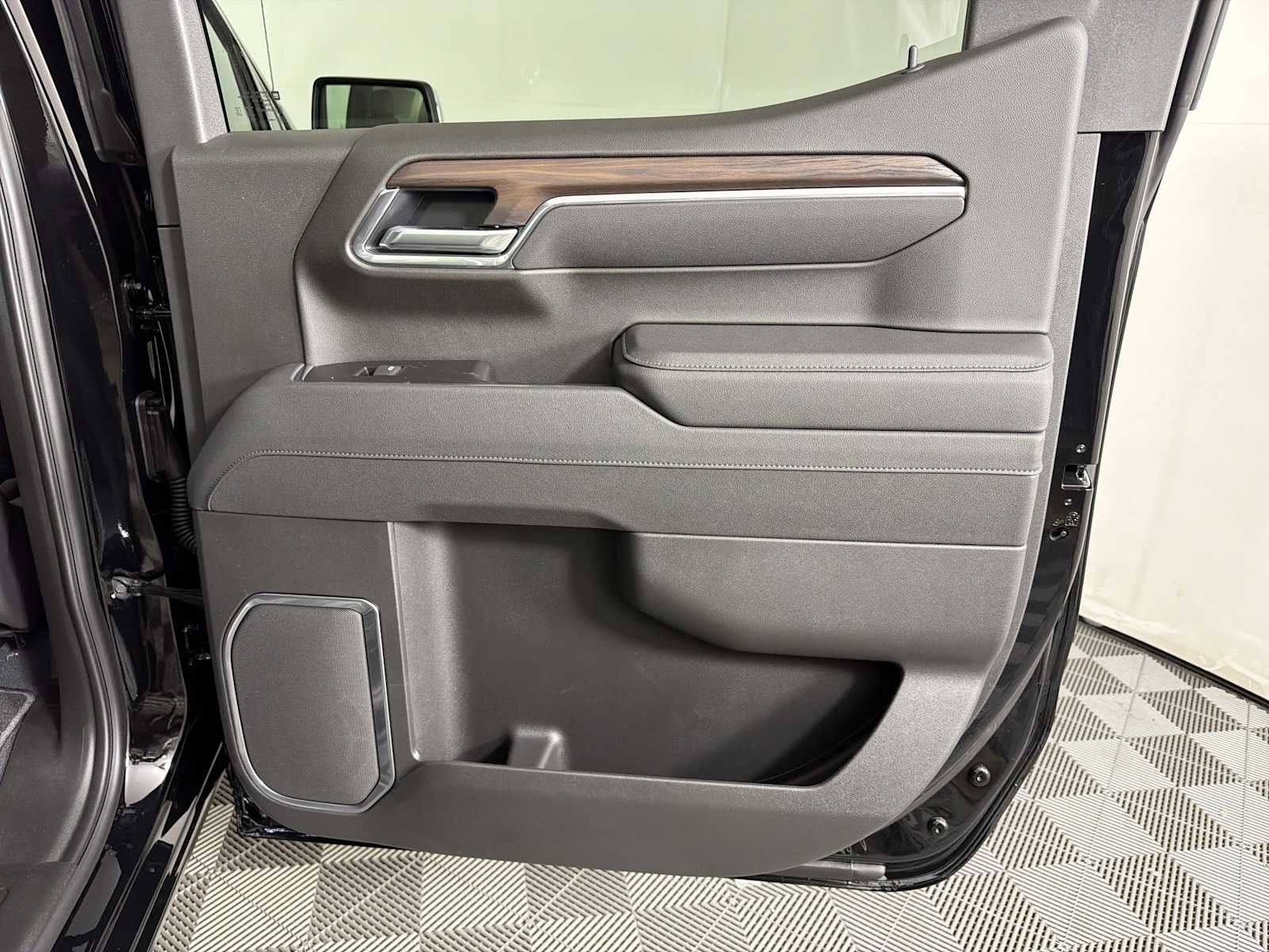 2026 GMC Sierra 1500 SLT - Photo 14