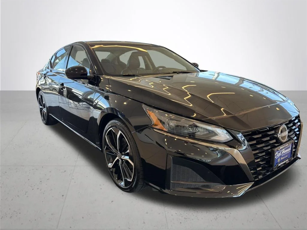 Used 2024 Black Nissan 2.5 SR image 5