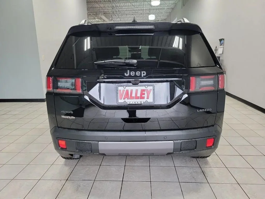 New 2026 Diamond Black Crystal Pearlcoat Jeep Laredo image 6