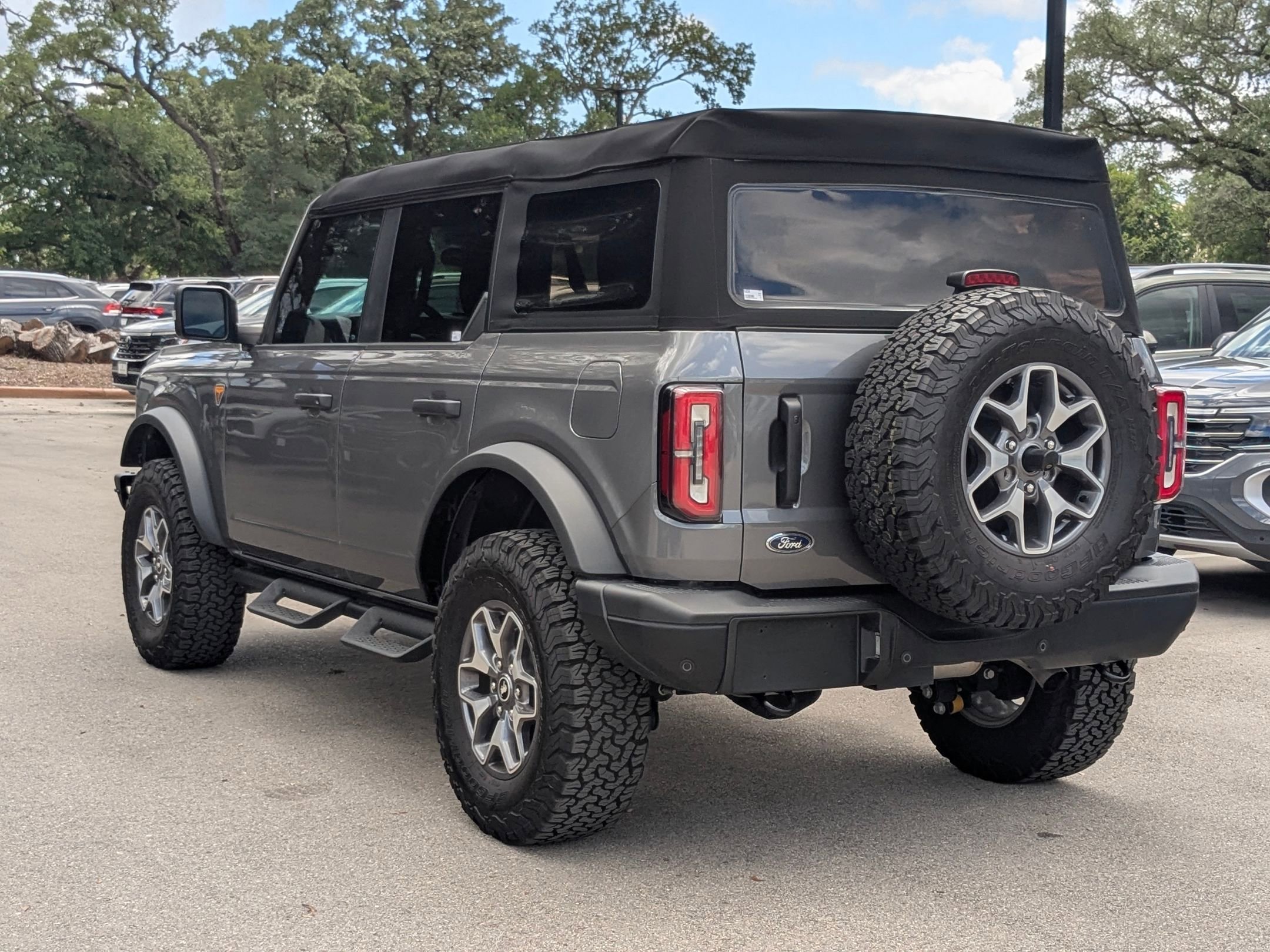 Used 2024 Gray Metallic Ford Badlands image 5