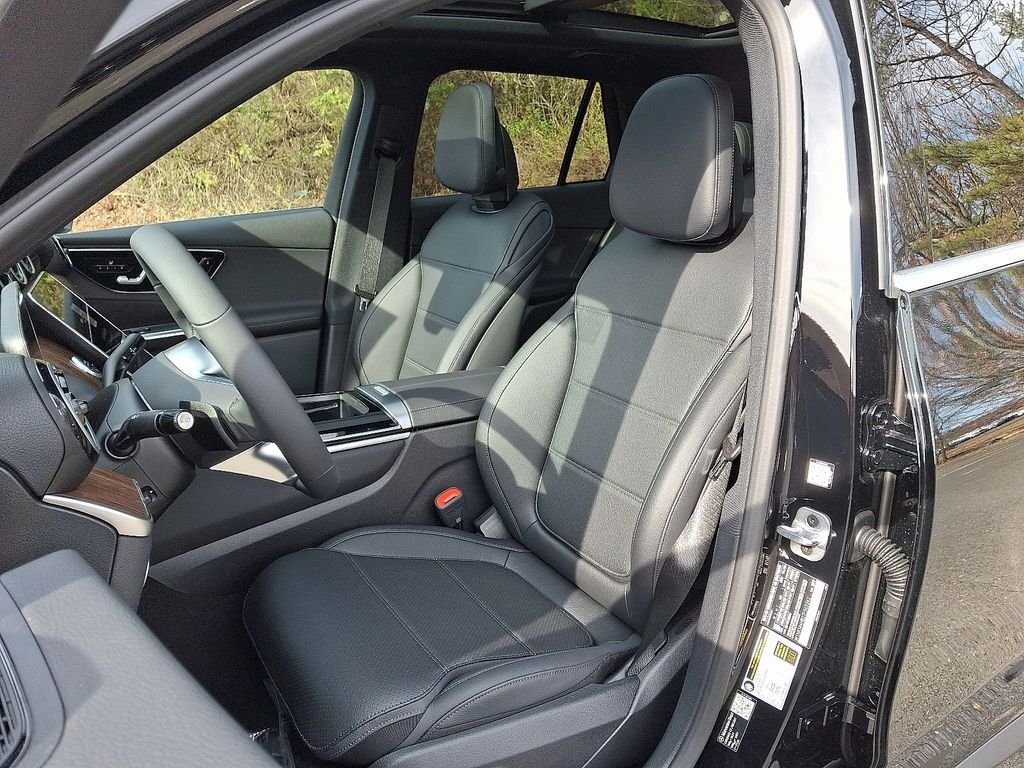 New 2026 Black Mercedes-Benz GLC 300 image 10