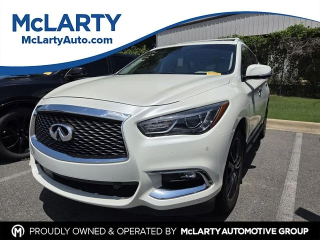 Used 2018 White INFINITI Base image 1