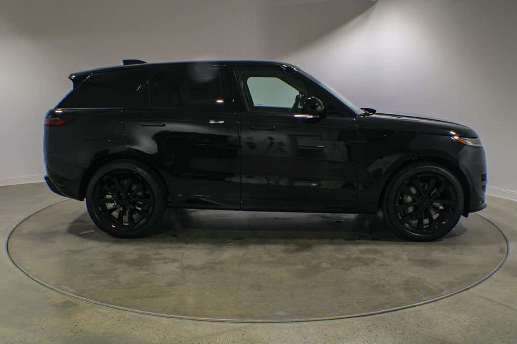 New 2026 Santorini Black Land Rover Dynamic SE image 7