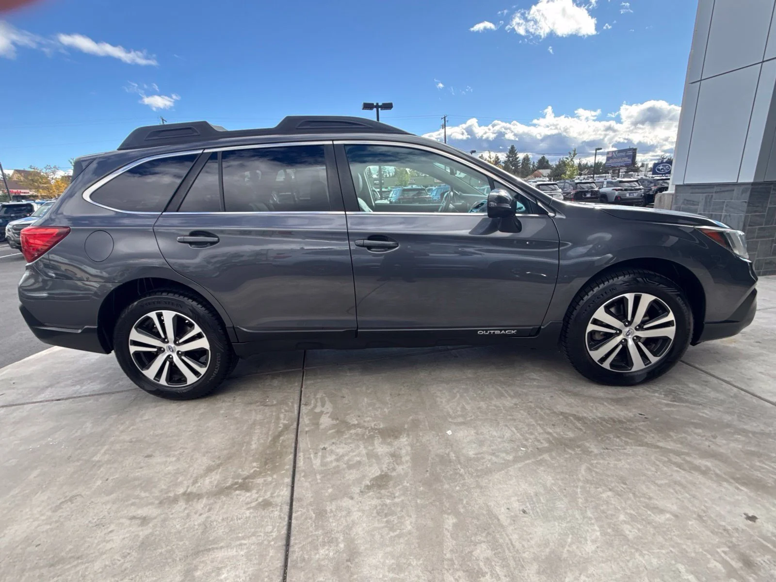 Used 2018 Gray Metallic Subaru 2.5i image 4