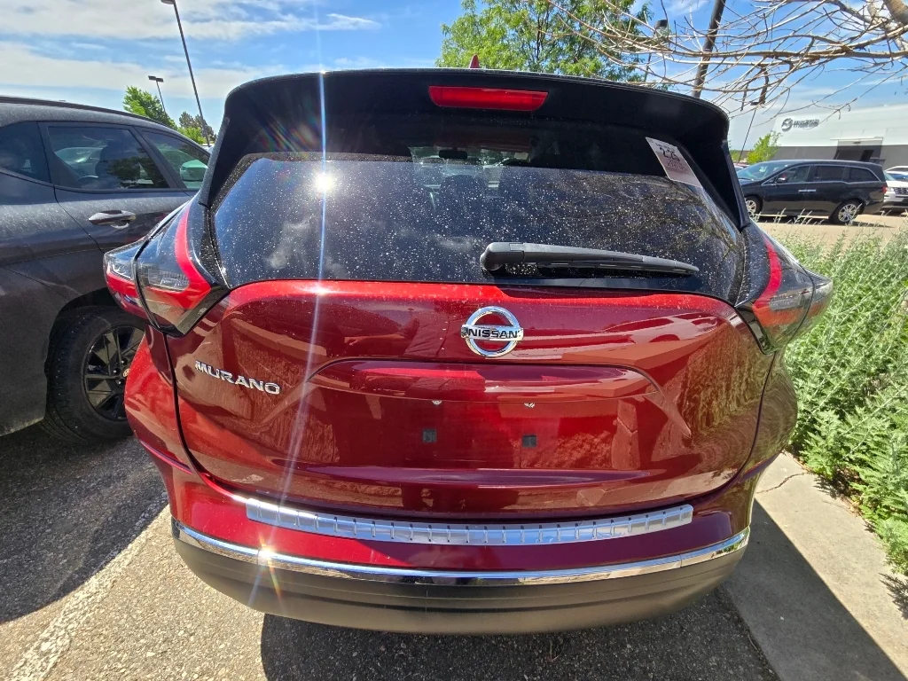 Used 2019 Cayenne Red Pearl Metallic Nissan S image 3