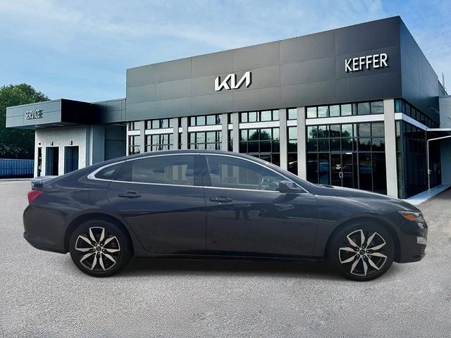 Used 2023 Gray Chevrolet RS image 9