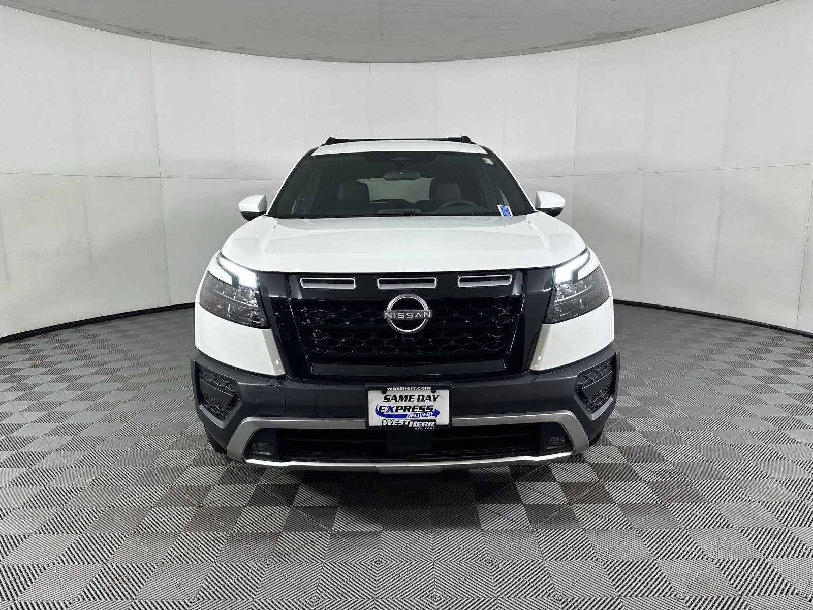 Used 2025 Glacier White Nissan Rock Creek image 18