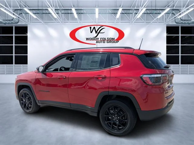 New 2026 Red Hot Pearl-Coat Exterior Paint Jeep Latitude image 5