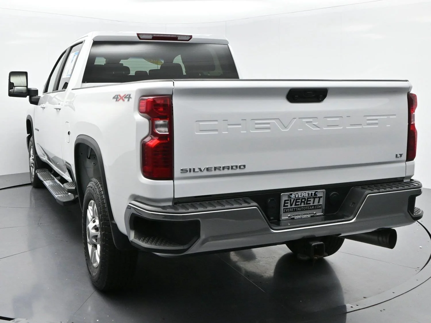 Used 2025 Summit White Chevrolet LT image 6