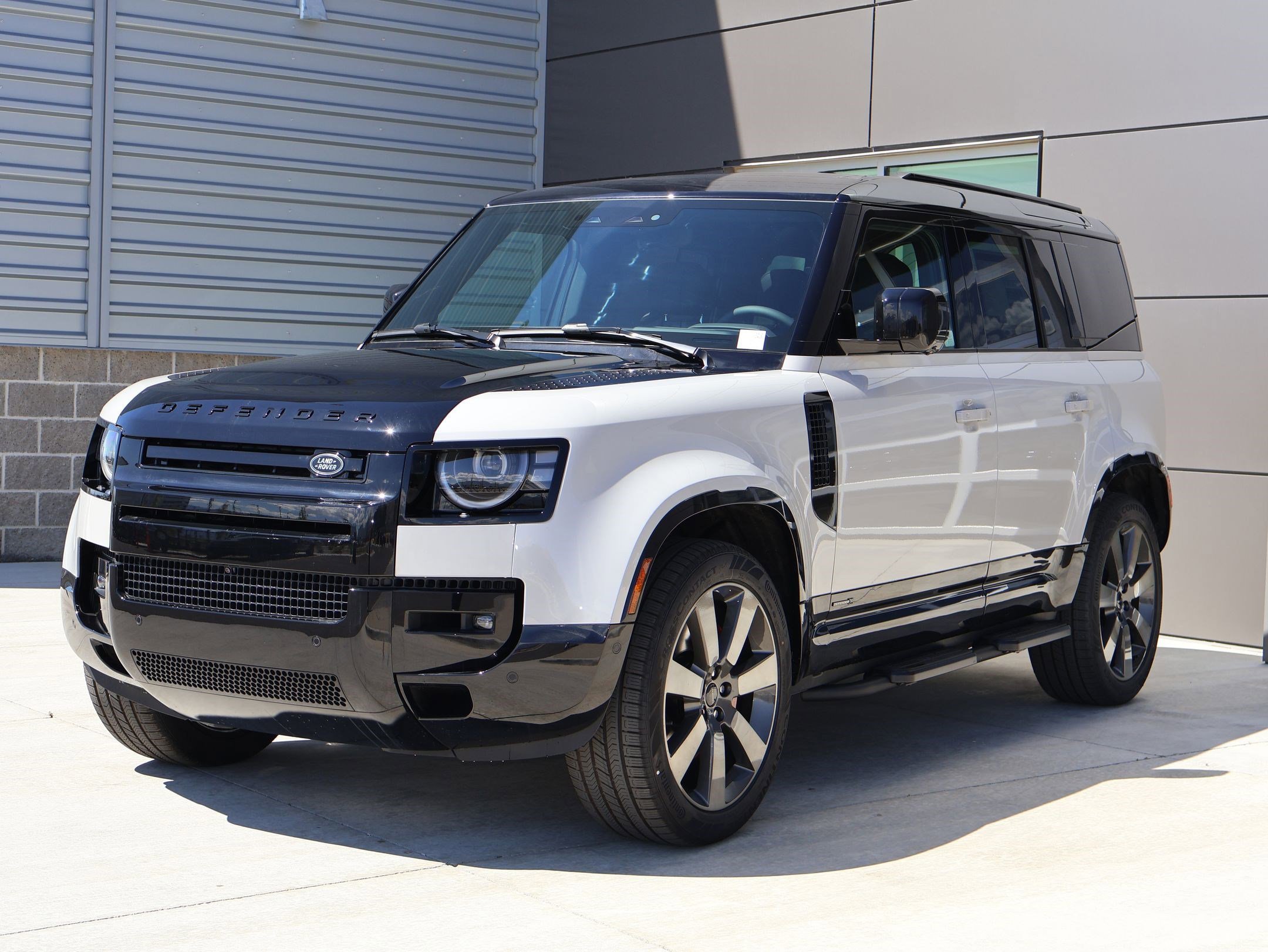 2026 Land Rover Defender 110 X P400's photo