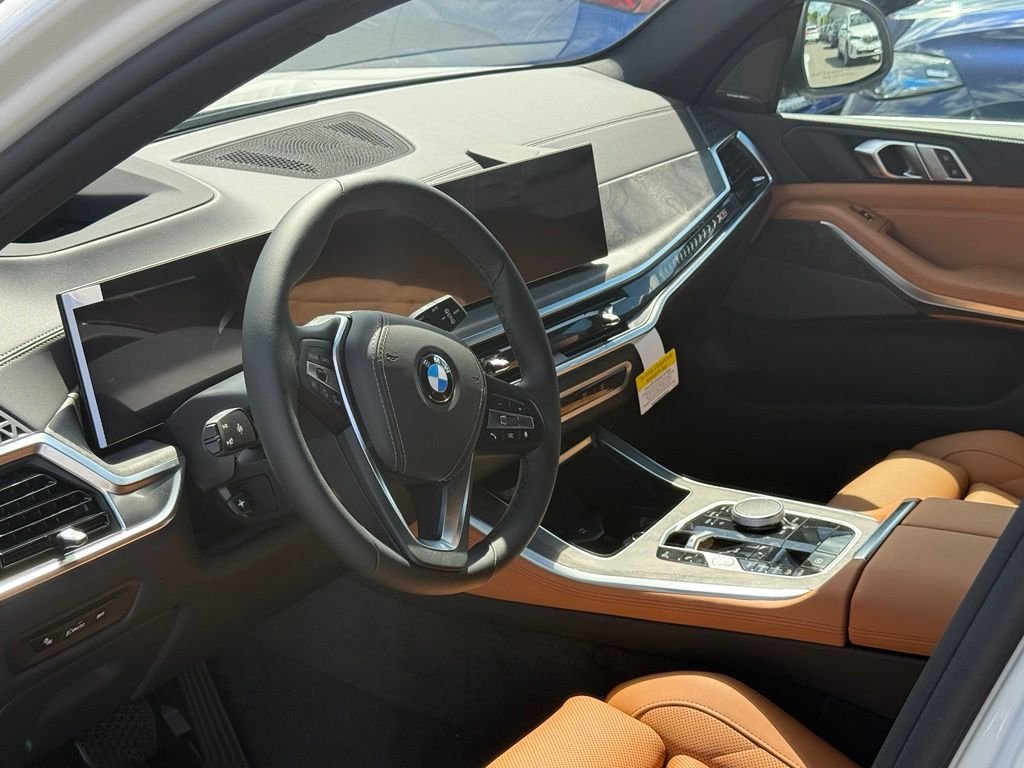 New 2026 Mineral White Metallic BMW xDrive40i image 5