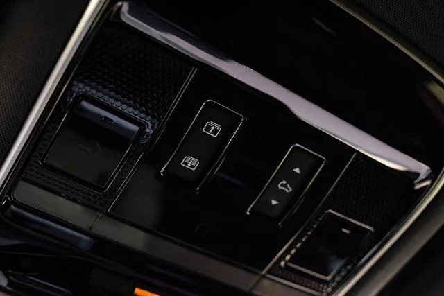 New 2026 Black Land Rover SE image 33