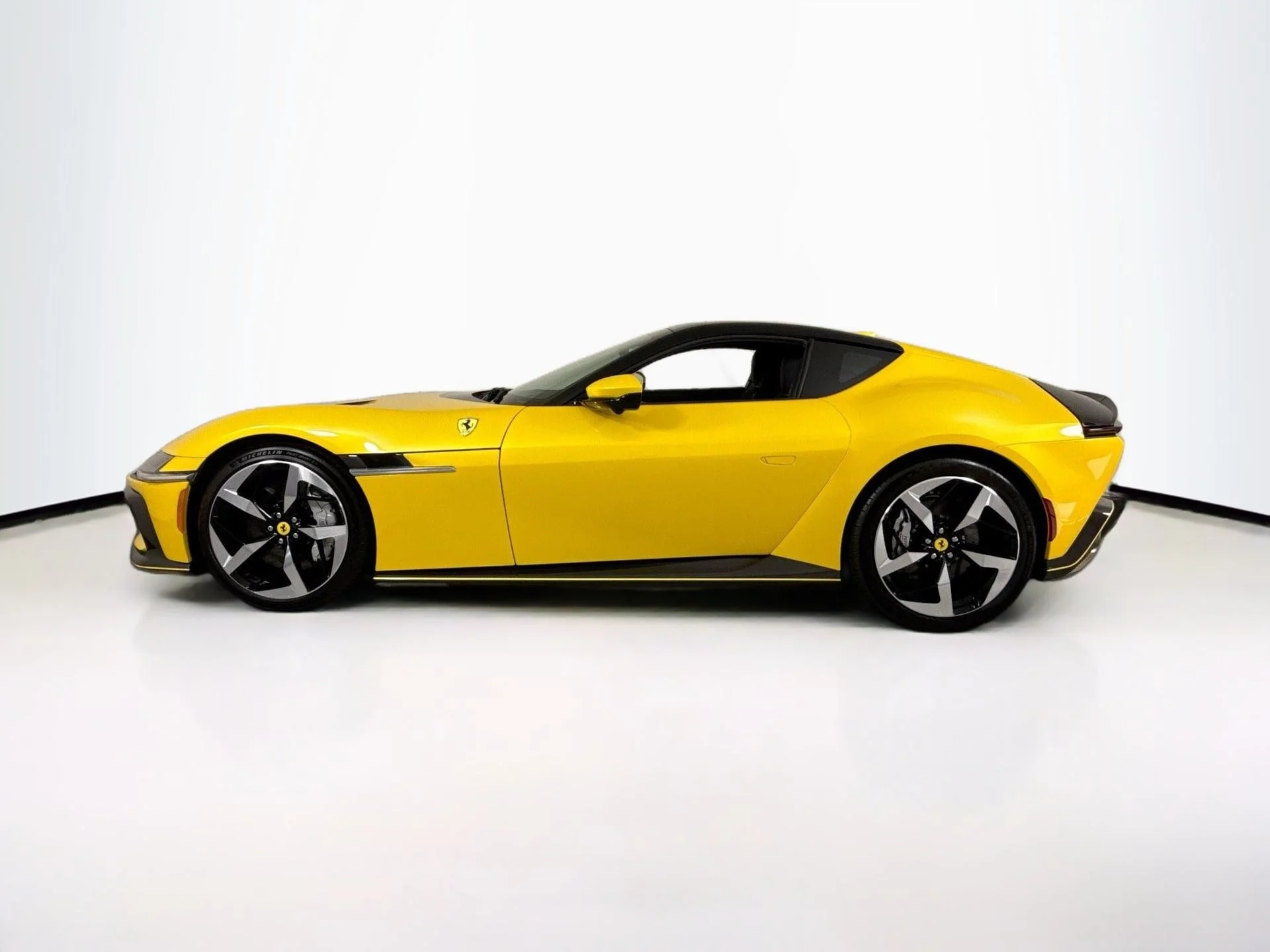 Certified Used 2025 Giallo Triplo Strato Ferrari Base image 4