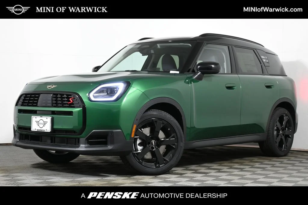 Used 2025 Green MINI  image 1