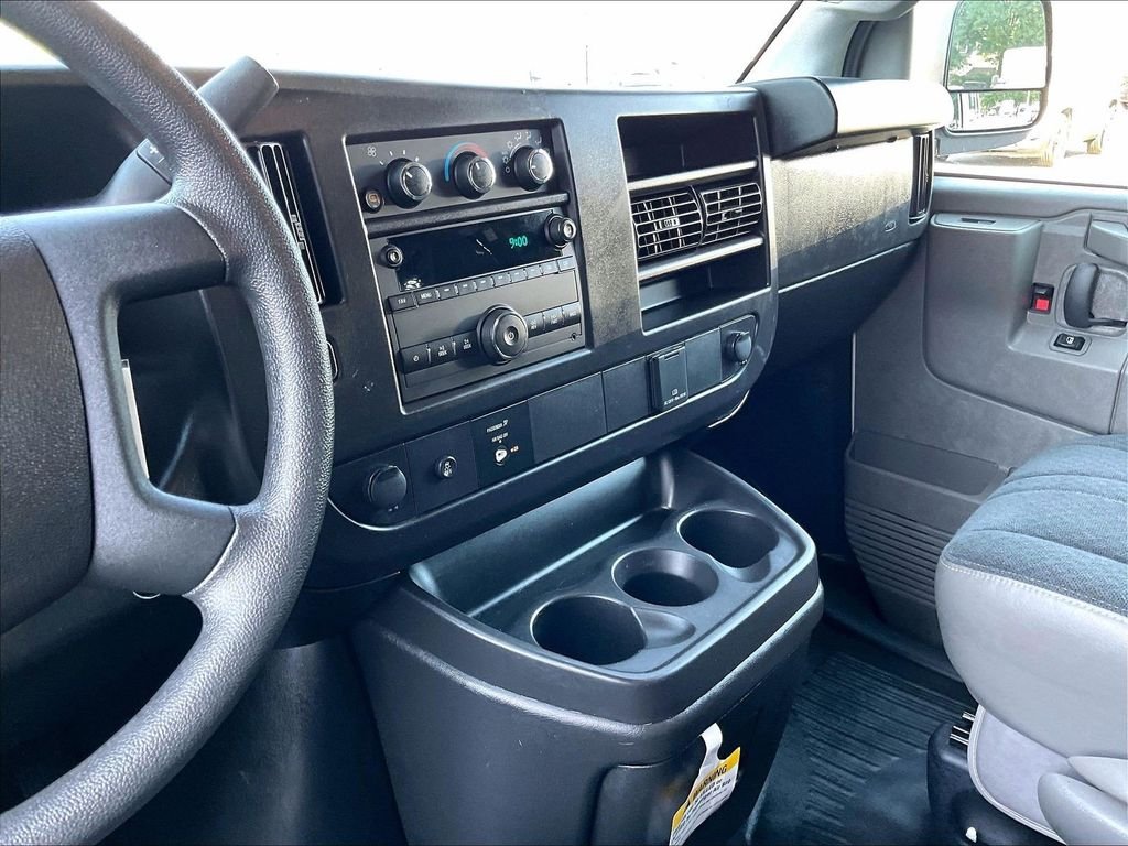 Used 2024 White GMC Work Van image 18