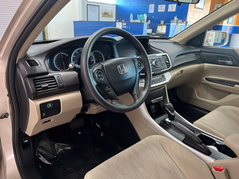 Used 2014  Honda EX image 19