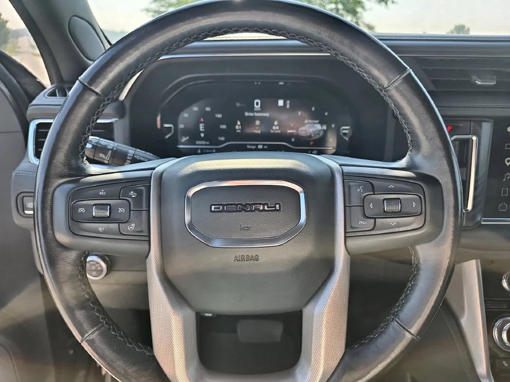 Used 2022 Onyx Black GMC Denali image 27