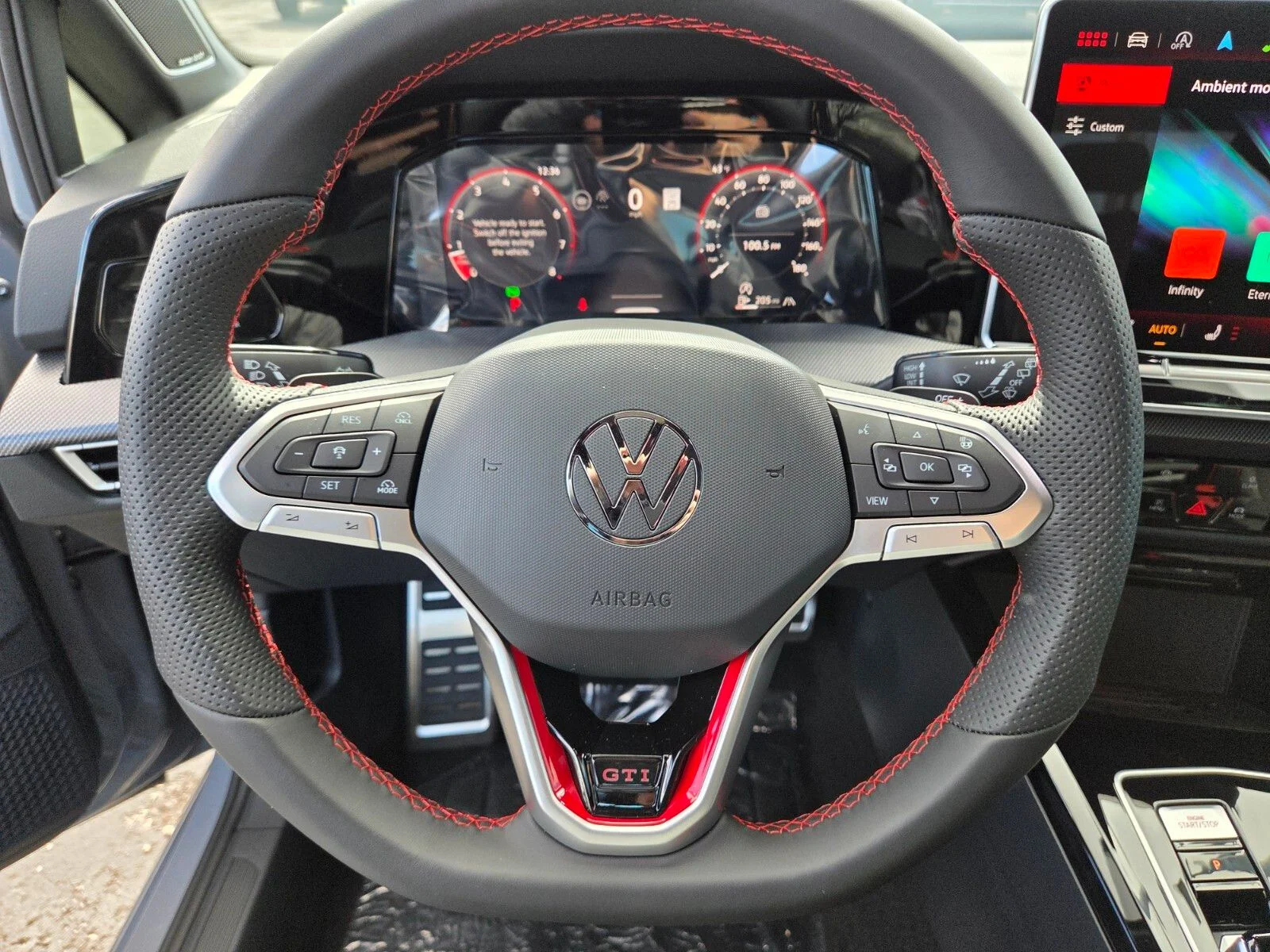 2025 Volkswagen Golf GTI SE - Photo 11