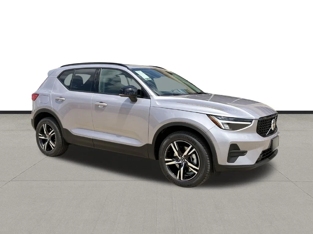 New 2026 Aurora Silver Volvo Core image 3