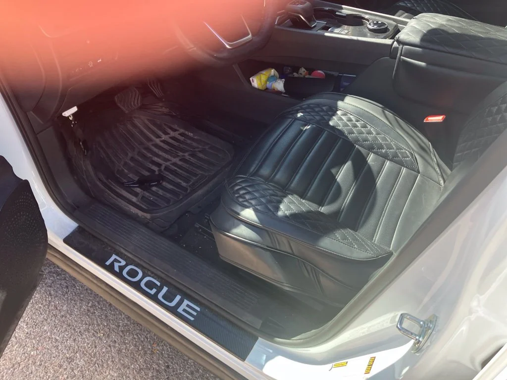 Used 2024 White Nissan SL image 9
