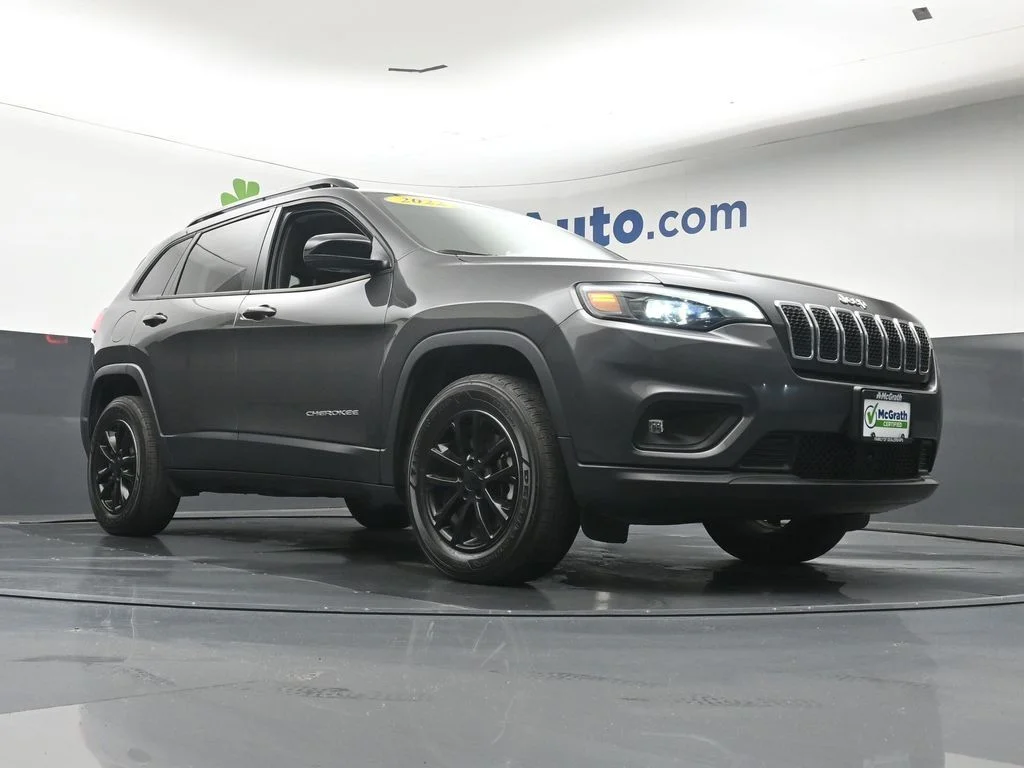Used 2022 Gray Jeep Latitude Lux image 25