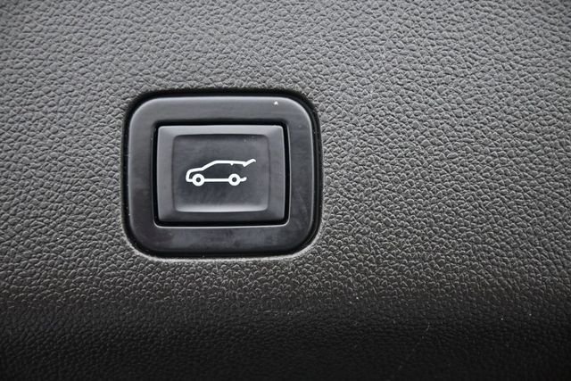 Used 2022 Beige Chevrolet Z71 image 14