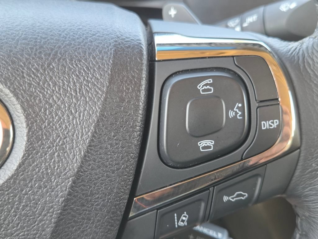 Certified Used 2018 Creme Brulee Toyota XLE Premium image 17