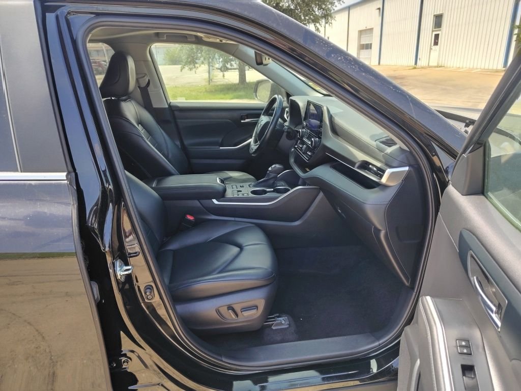 Used 2023 Black Toyota XLE image 17