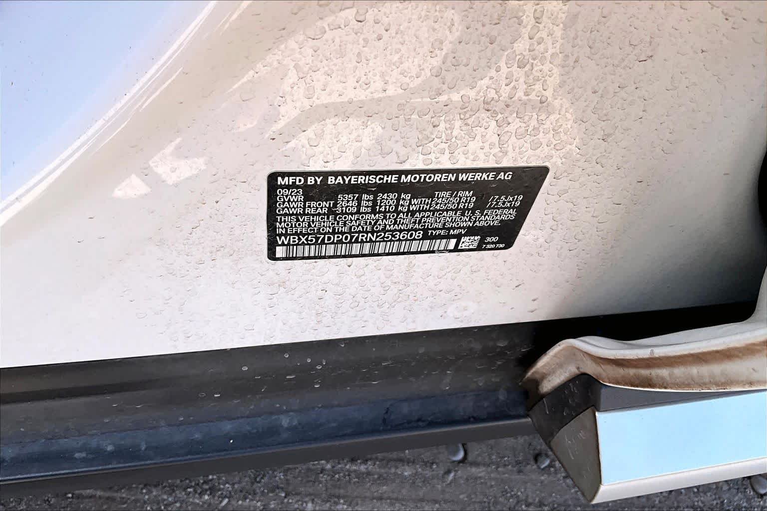 Used 2024 Alpine White BMW xDrive30i image 31