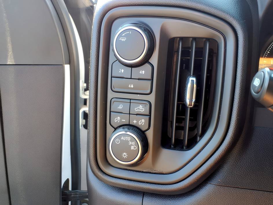 Used 2024 Summit White Chevrolet Custom image 25