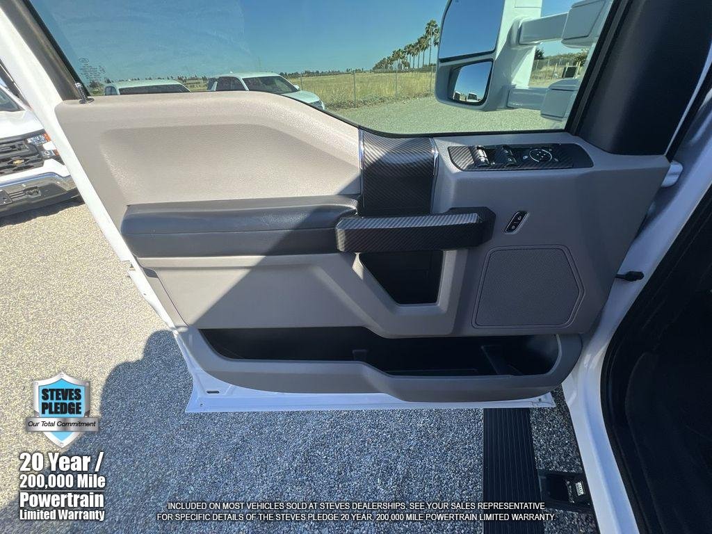 Used 2017 White Ford XLT image 24