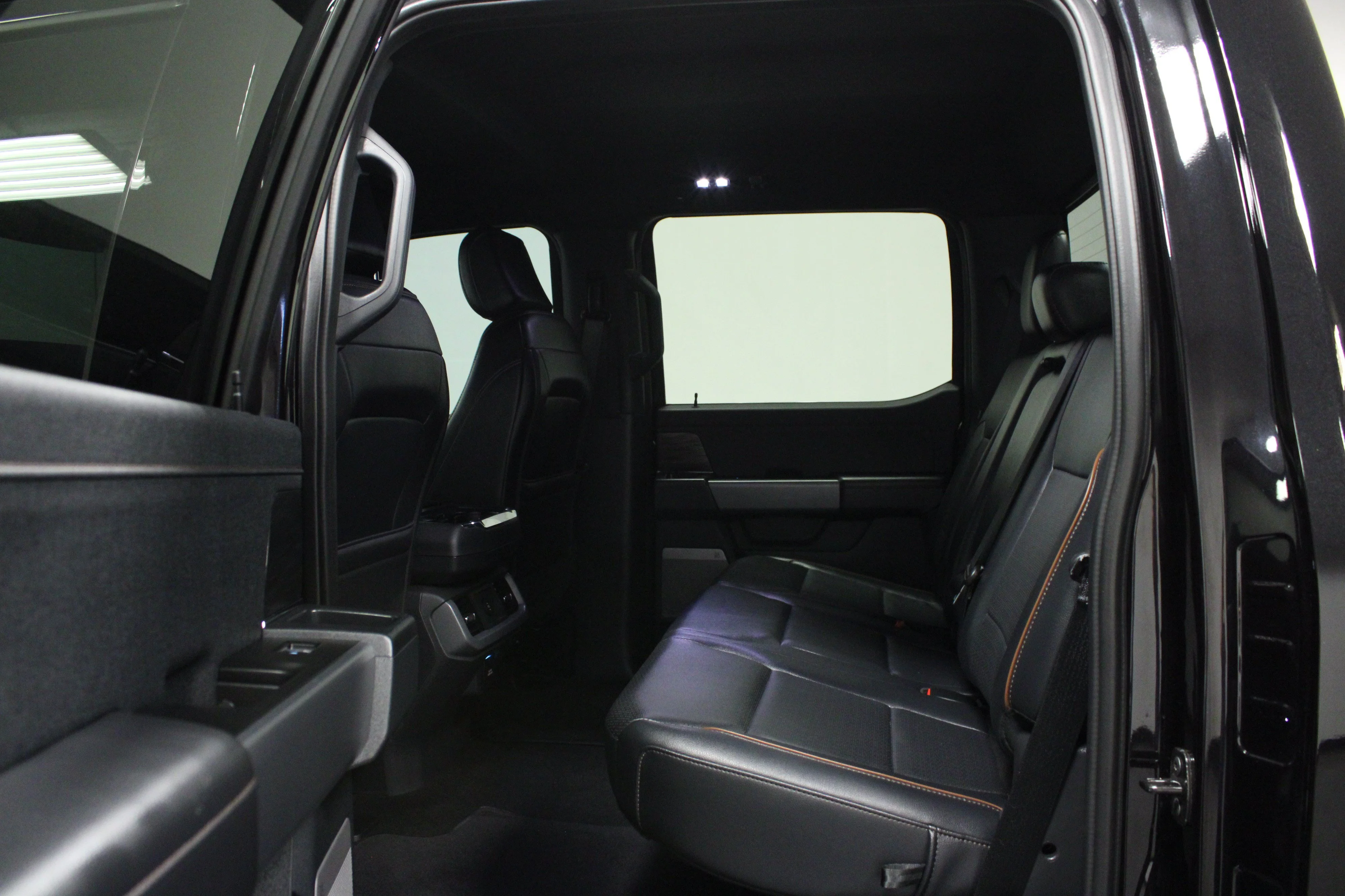 Used 2025 Agate Black Metallic Ford LARIAT image 13