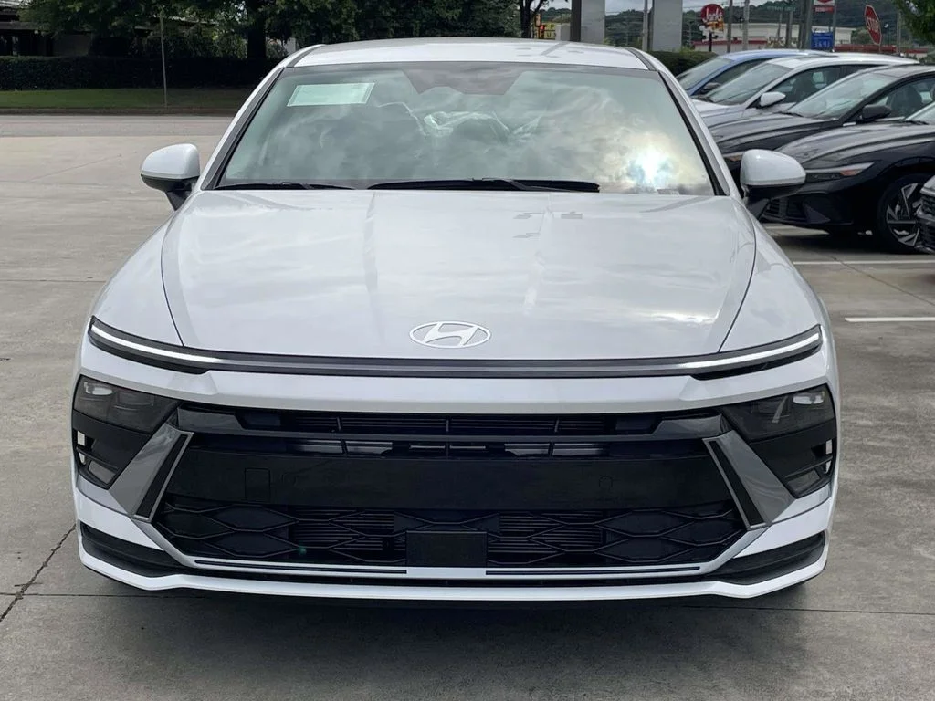 New 2026 White Hyundai SE image 8