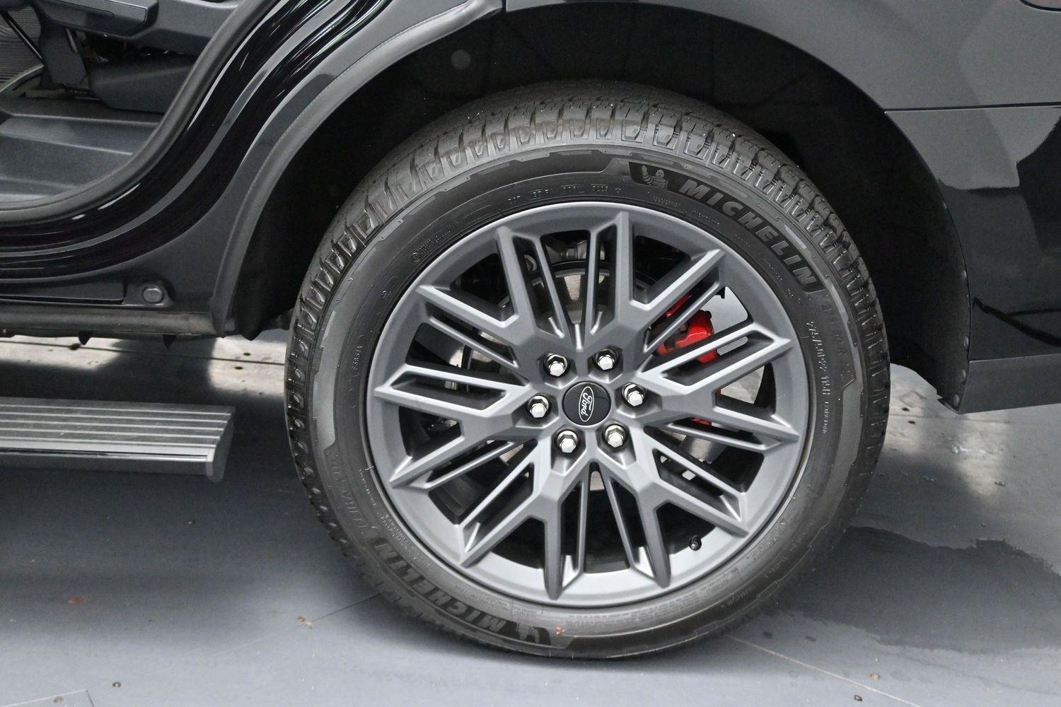 Used 2025 Agate Black Ford Platinum image 49