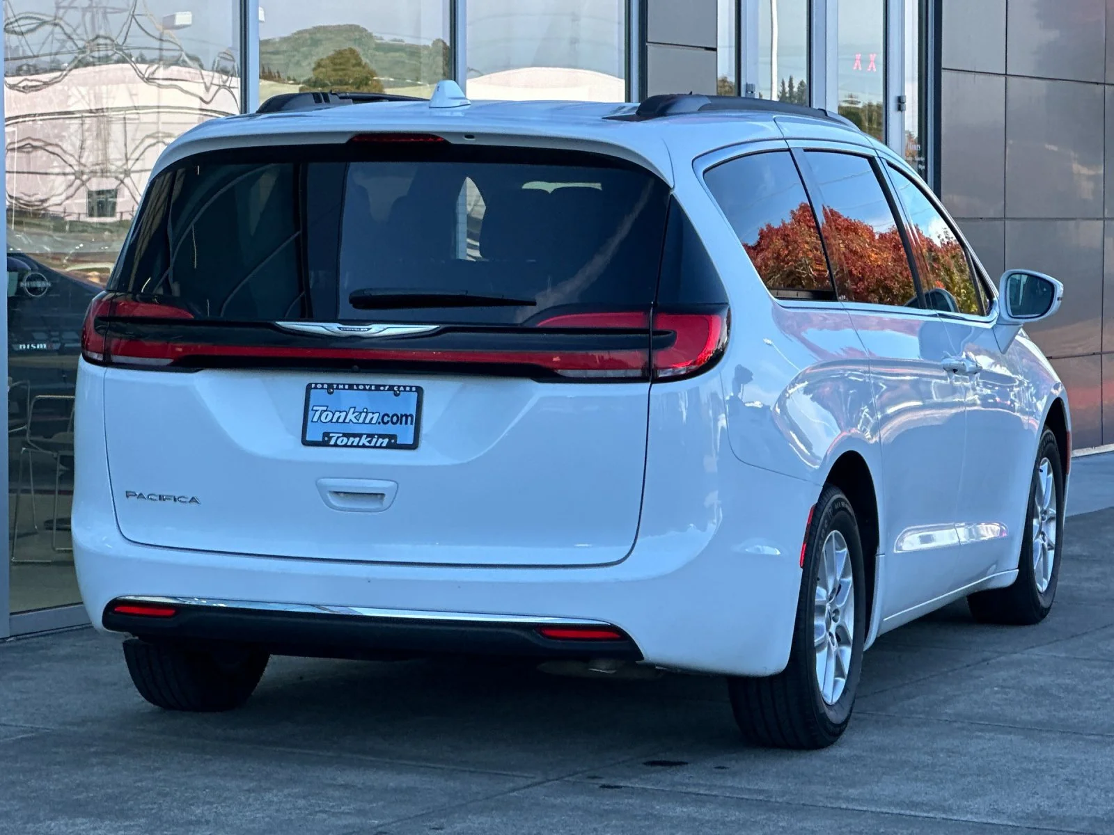 Used 2022 Bright White Clearcoat Chrysler Touring L image 4