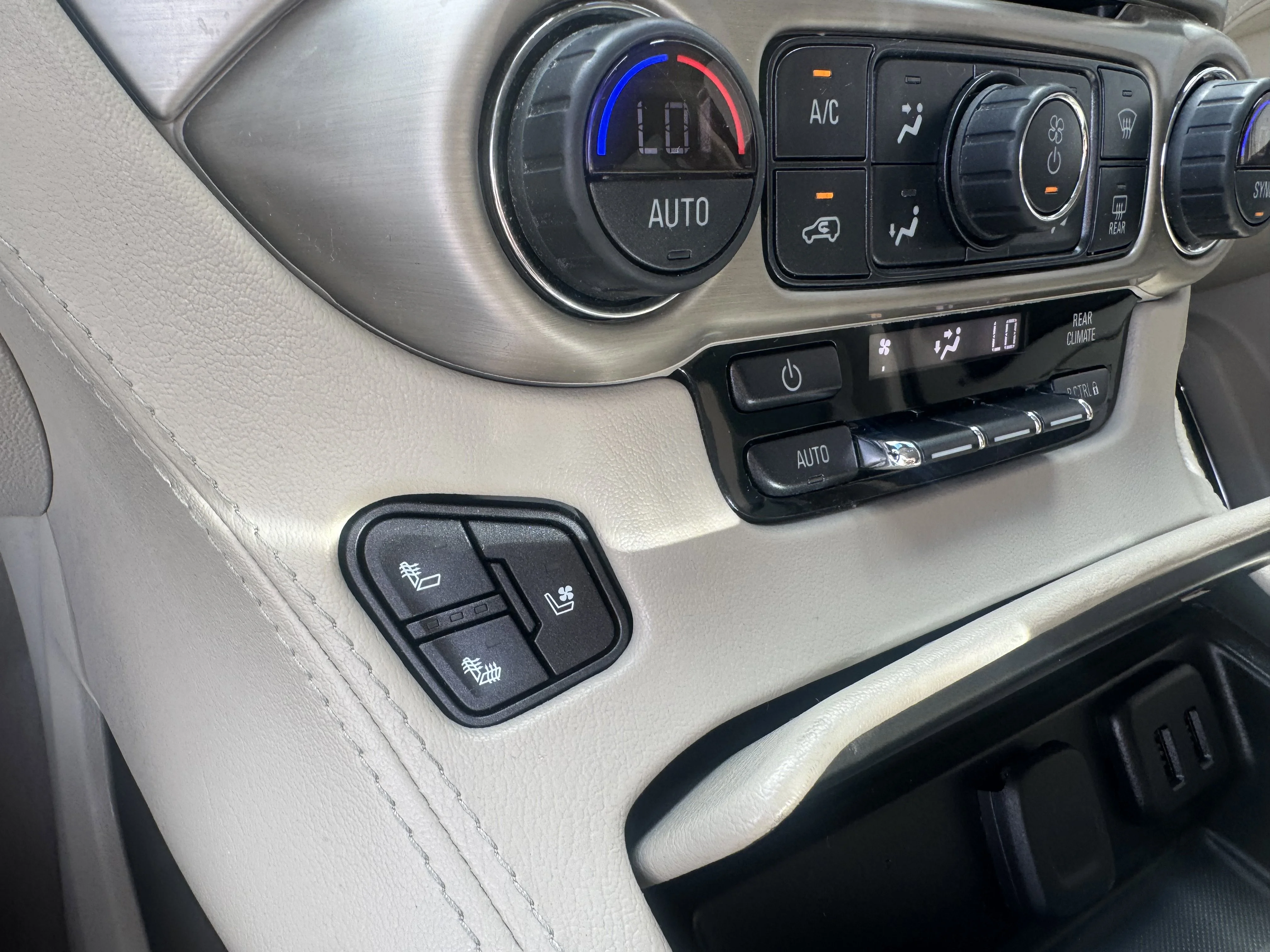 Used 2020 Onyx Black GMC Denali image 22