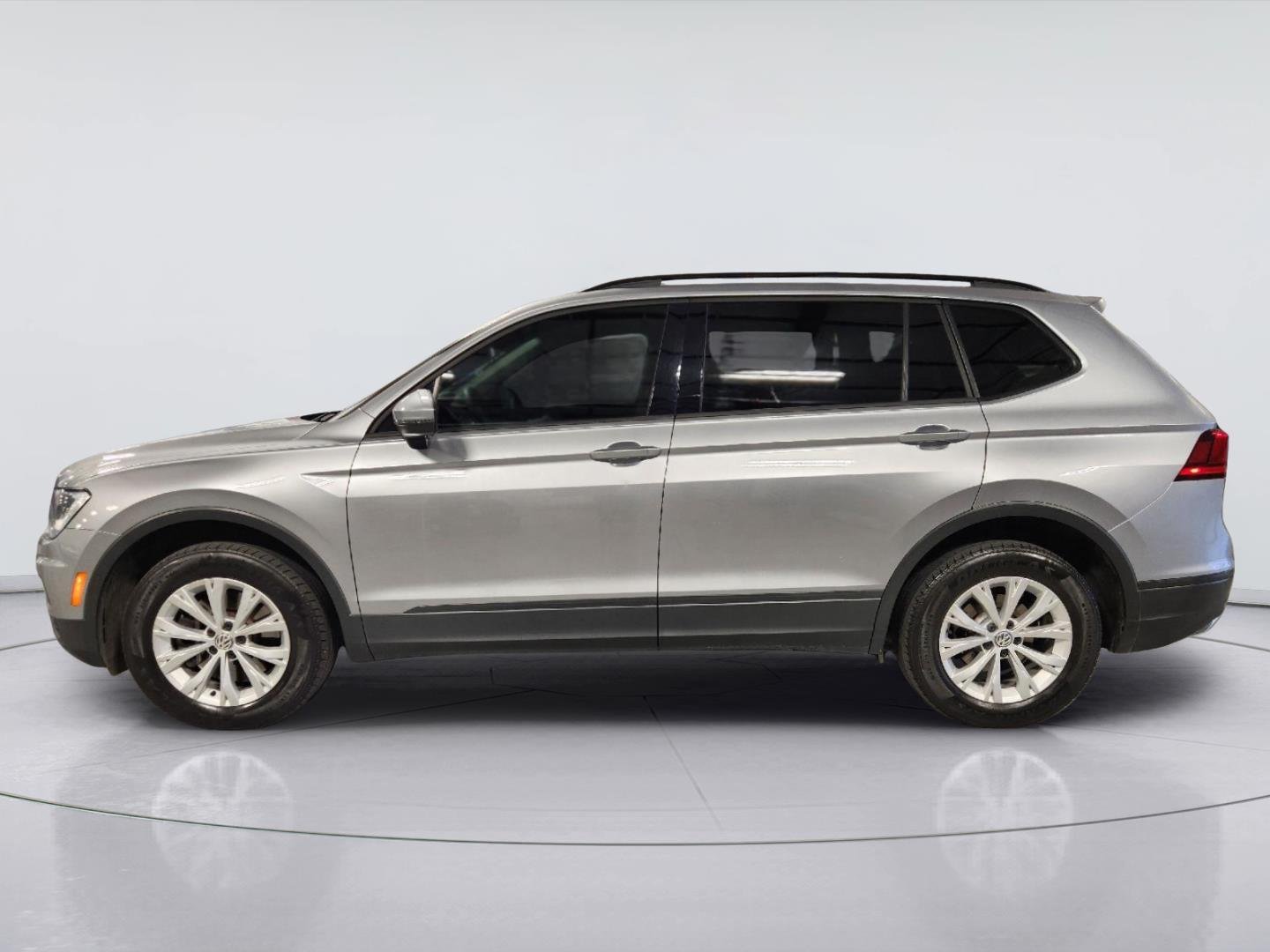 2020 Volkswagen Tiguan photo 4 of 32