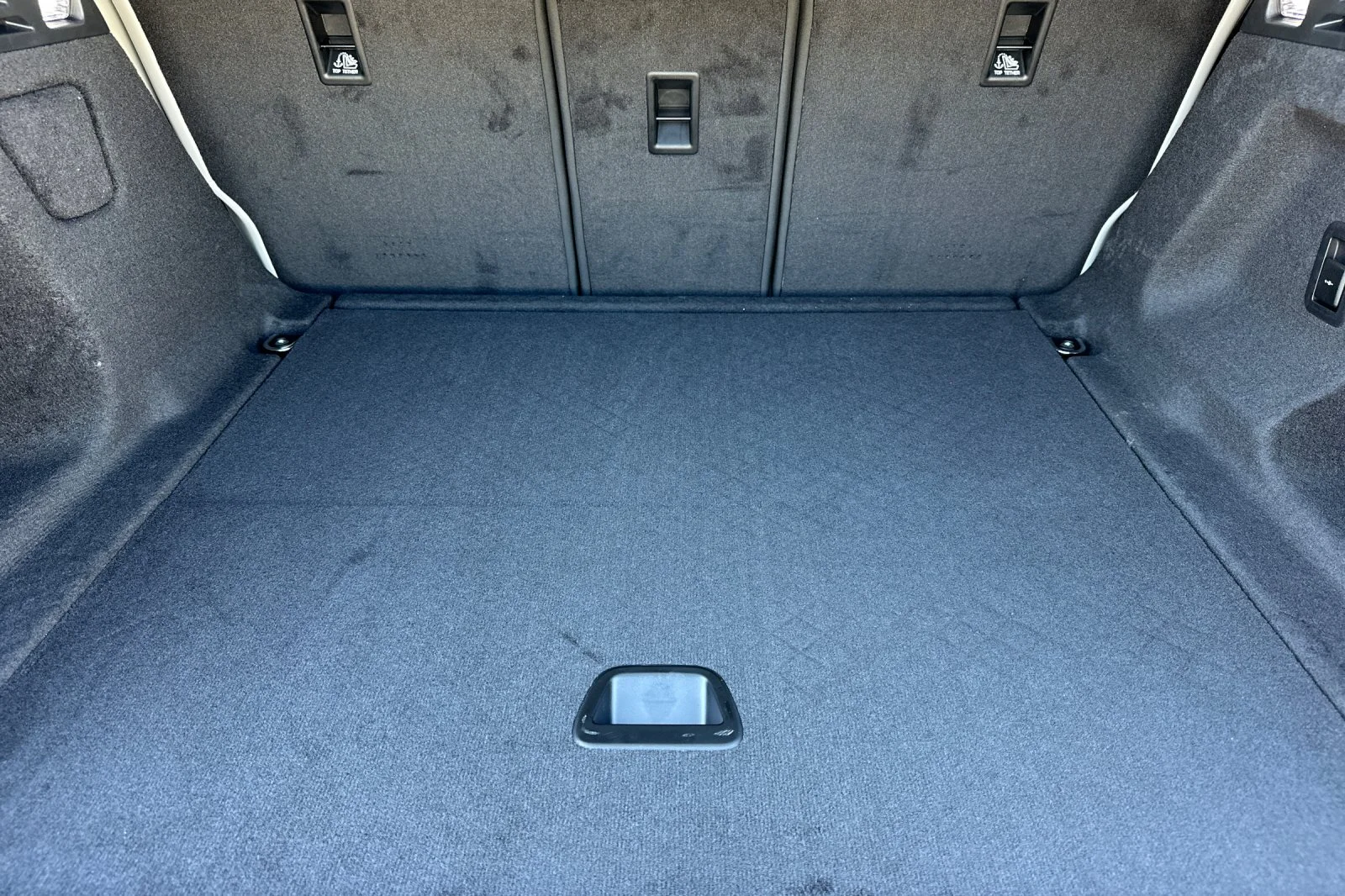 New 2026 Varesine Blue Land Rover SE image 14
