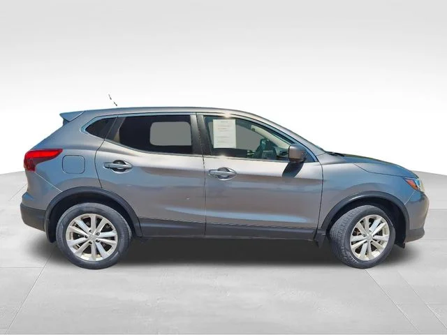 Used 2017 Gray Nissan S image 8