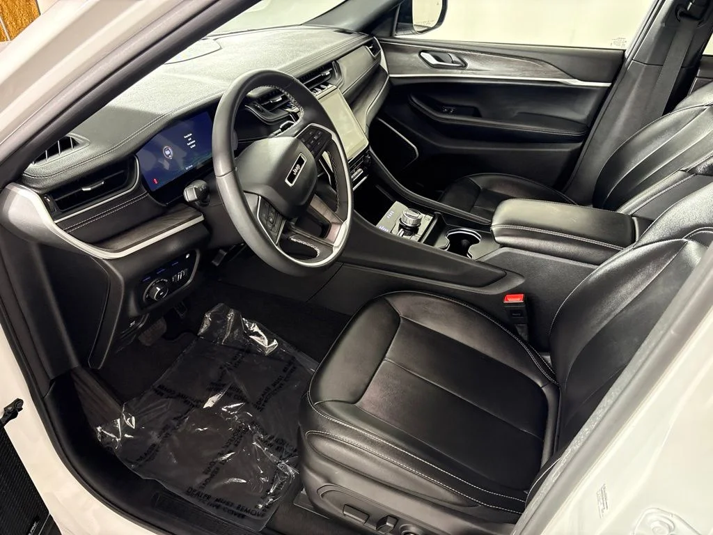 Used 2024 White Jeep 4xe image 27