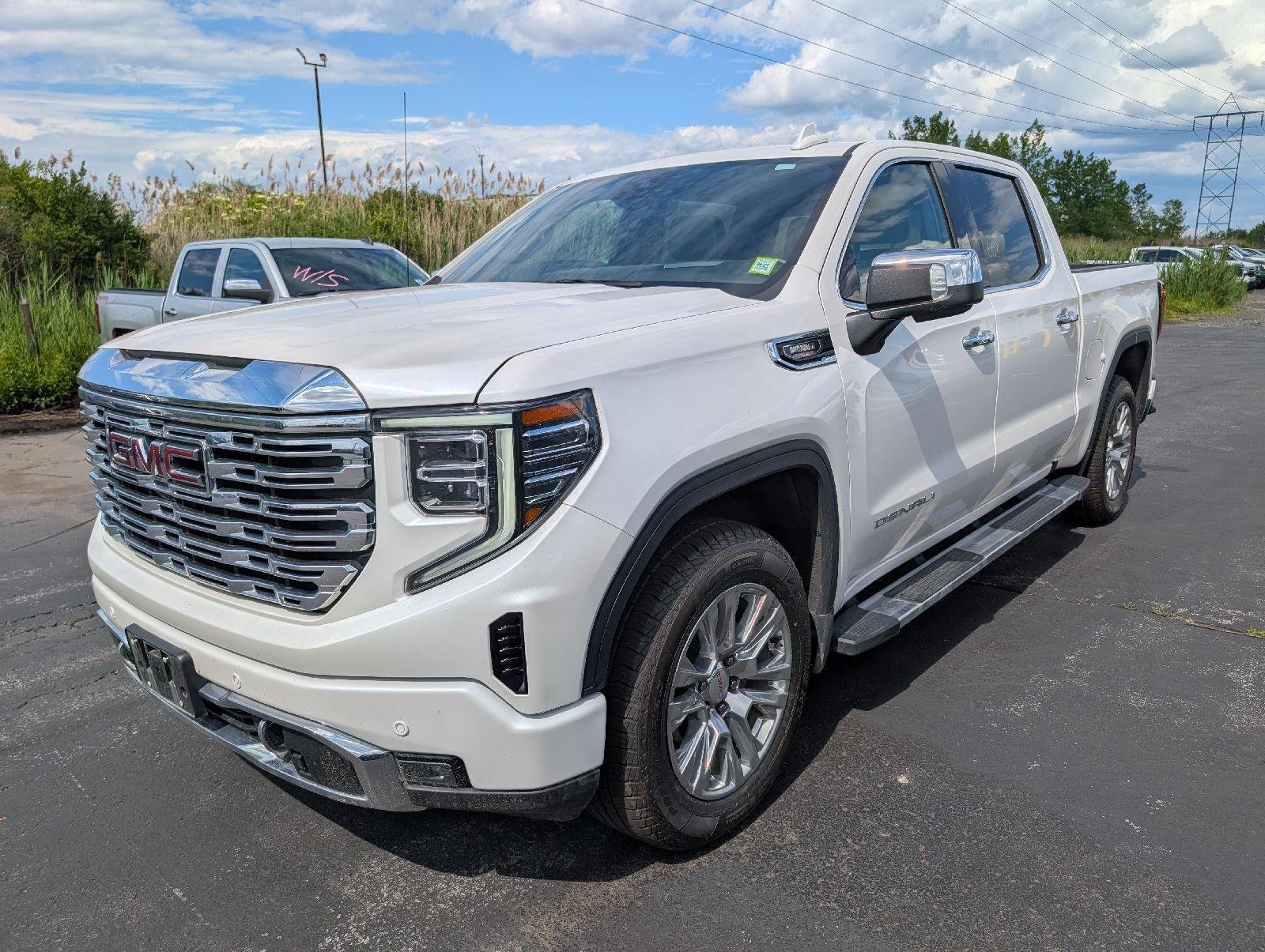 Used 2024 White Frost Tricoat GMC Denali image 4