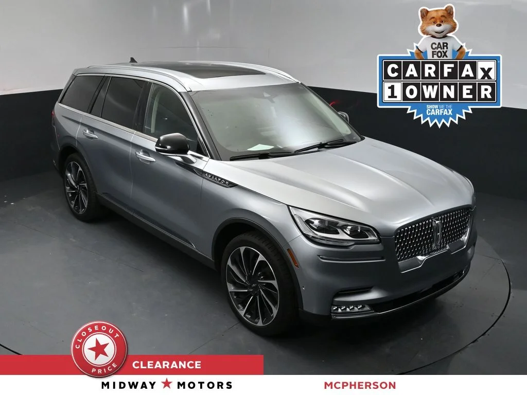 Used 2024 Silver Lincoln Reserve image 1